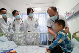 4岁男童反复肺炎，武汉专家竟从肺里揪出“安家”三年的狗尾巴草图片