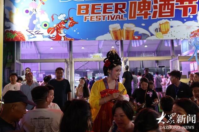 文化体验烟火时尚：第35届青岛国际啤酒节嗨起！