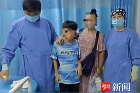 男童误吞塑料玩具，一路滑至十二指肠处图片