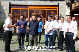 游会师纪念馆 寻红色文化印记——百余人走进印江木黄会师纪念馆图片