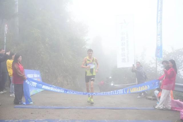 千余名爱好者竞逐“云端赛道”！中国体育彩票“巅峰湖南・2025”登山赛（八面山站）收官