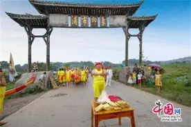 泸溪浦市龙舟：沅水巫傩文化的楚韵遗风(图)图片