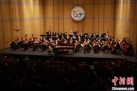 “柏林爱乐在上海”奏响首场音乐会 钢琴家王羽佳返场三次图片