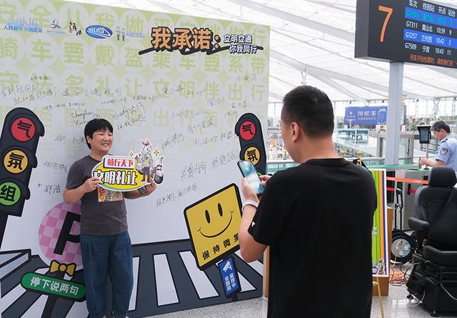新“打卡点”上线！上海南站三日内连启“文化＋文明＋守护”三重礼‌