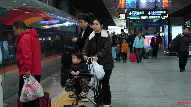 春假叠加清明，成都成“双向出行”热门地，这些路线一票难求→