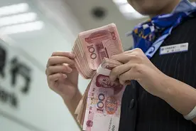 明起降息！20万存3年，利息将少1800元，我们该怎么存钱？图片