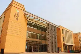 济南外国语学校图书馆获评“省中小学星级图书馆”图片