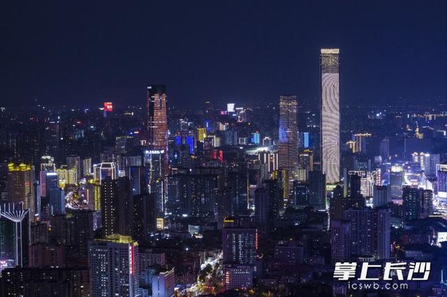 雨后长沙夜清凉 华灯游轮美如画｜组图