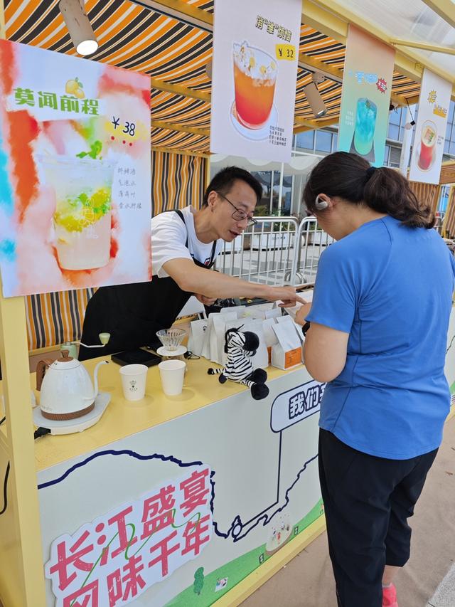 65万人次涌入上海国际邮轮旅游度假区，水陆空联动模式带火宝山滨江