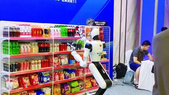 从“秀技能”到“真干活”：2025机器人商业化破冰进行时