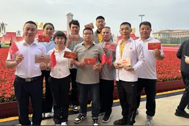 外卖骑手受邀观礼九三阅兵：在平凡岗位上出彩，为祖国做贡献图片