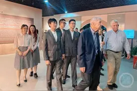 美国老兵参访重庆 这群中学生当起了志愿者图片