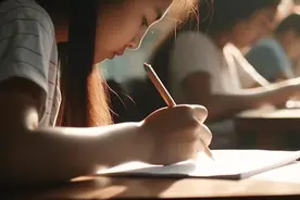 考生数、分数线双降，13个学科普降，考研“上岸”变简单了？丨教育新观察图片