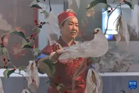 苗绣传承人龙禄颖 巧手助力乡村振兴图片