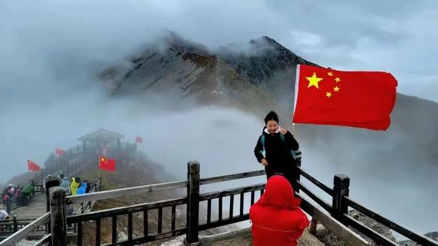 【盛世华诞 · 盛景献礼】太白山景区祝全国人民双节快乐！