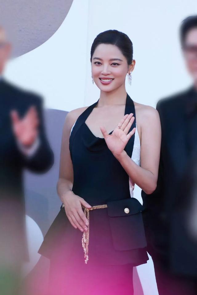 恭喜！39岁女演员辛芷蕾，热搜第一！