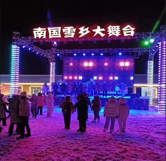 昼夜联动|梅花山滑雪场：各种NPC大型打卡秀