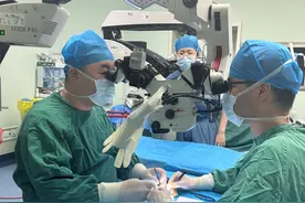 堪称奇迹！男子遭遇车祸右耳离断，这个团队妙手再植成功接回断耳图片