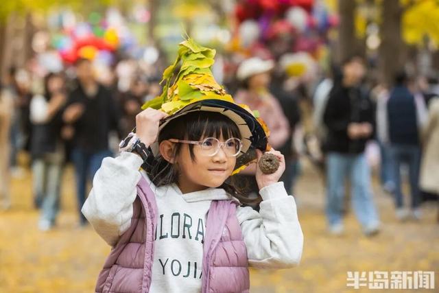 青岛八大关，乌泱泱的人为一件事而来！一款“魔法帽”火了！现场照片→