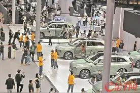 广州国际车展开幕首日人头攒动 千余辆展车“同台竞技”图片