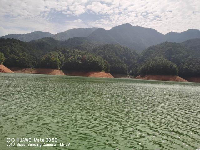 《与水同行》吴桂元