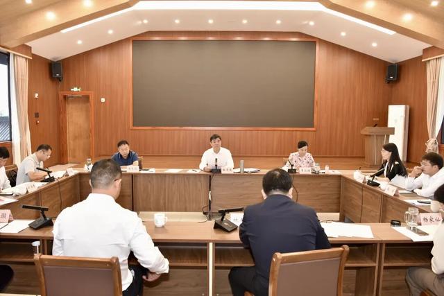 张子建在姚安县调研时强调：坚定文化自信发挥比较优势用好文旅资源 切实推动花卉产业与古镇文化联动发展