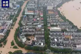 湖南平江遇罕见暴雨 潮新闻连线当地居民：洪水在退，手机信号时有时无图片