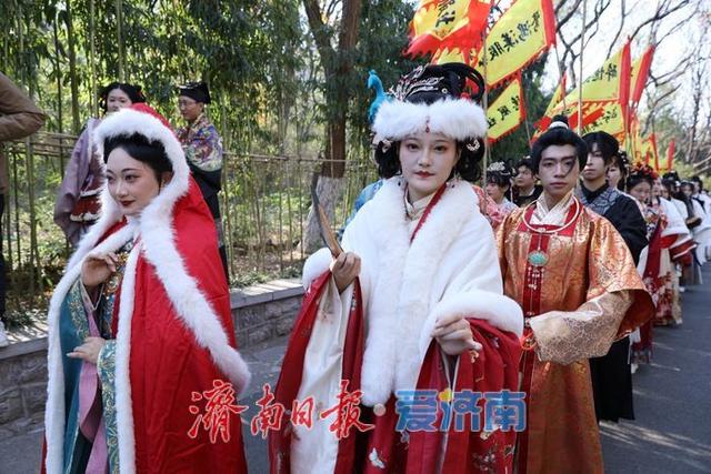 千佛山下国风起 济南第六届汉服嘉年华引热潮