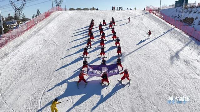 碧麟湾滑雪场：专业滑雪与趣味企鹅引爆冬游热潮