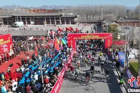 逾300名骑行高手竞技河北易县清西陵自行车越野赛图片