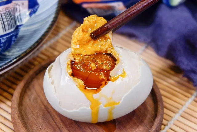 新华社携手董宇辉，走进广西的蔚蓝海岸……