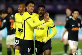 内尔松—卢斯双响!青岛西海岸客场2-1击败浙江队图片