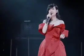 知名歌手周慧敏宣布：这次应该是我最后一次的个人大型演唱会图片