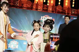 传承汉服文化，李子柒牵手浙江8岁女孩亮相“中国汉服之夜”图片