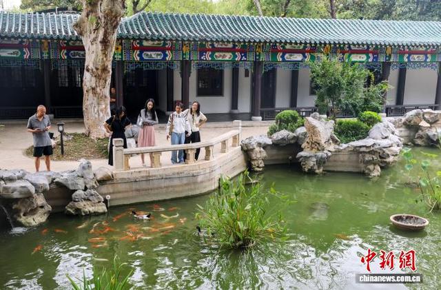 湖北武汉：民众古琴台上觅“知音”