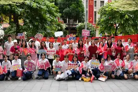 广州中考开考，进入考场时两次检查违禁物品图片