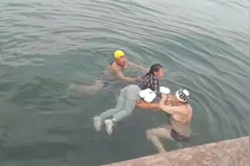 青岛好人 |  教科书式救援，全网点赞！女游客栈桥落海，跳水大爷接力2分钟救人图片