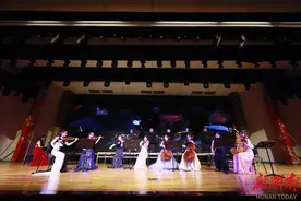 经典电影乐声响起，美好的回忆就醒了图片