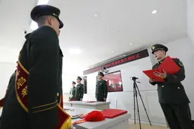 告别哨位 武警官兵举行春季退役仪式图片