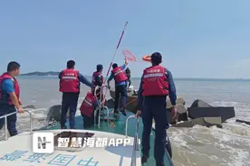 事发福州长乐！两男子海边垂钓被困，海警紧急救援图片