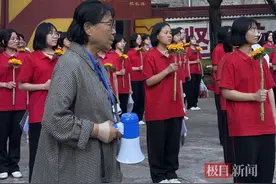 华坪女高第十五次送考：全校师生举着向日葵寓意一举夺魁，张桂梅称活着就会送考图片