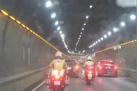果然视频丨车速超120km/h，记者跟拍济南交警铁骑紧急护送断指男童图片