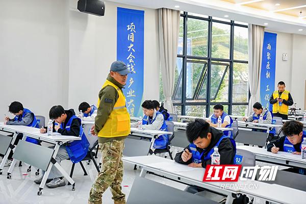 低空赛道“飞”驰人生，无人机高手“技”情翱翔