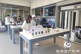 “后高考经济”升温 电子产品热销图片