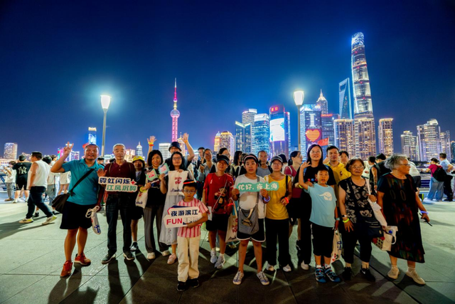 换一种视角行走，8公里夜游串起黄浦江三种风景