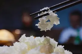 一顿饭吃太饱的人，身体在经历什么……图片