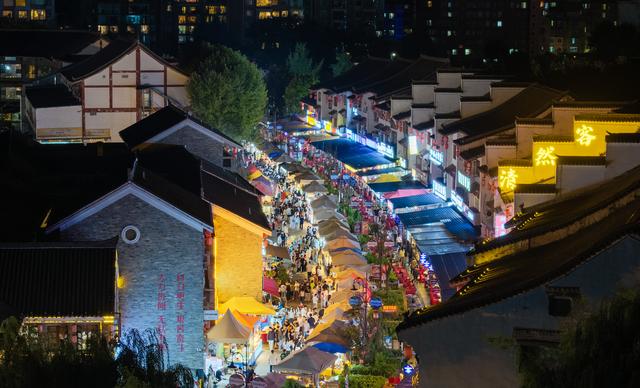 荷城夜经济带动夏日烟火气