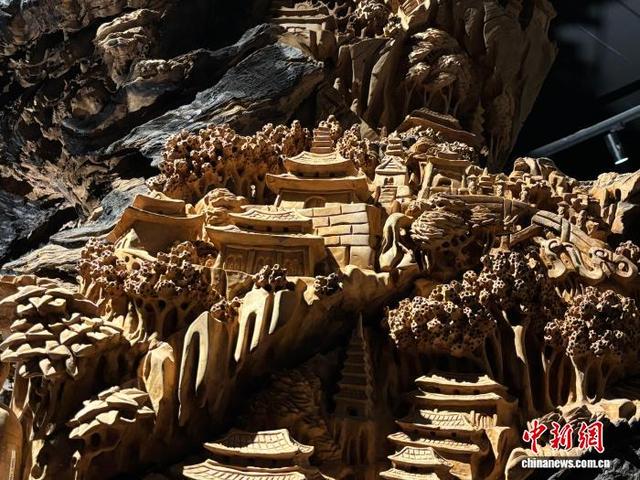 老挝艺术博物馆：“朽木”赋新生 展现老挝历史文化