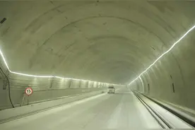 新华全媒+|首穿天山胜利隧道图片
