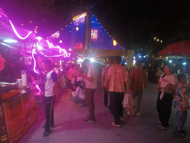 ​世界那么大 我想去怀化 | 五一夜游东盟集 河畔风情醉鹤城